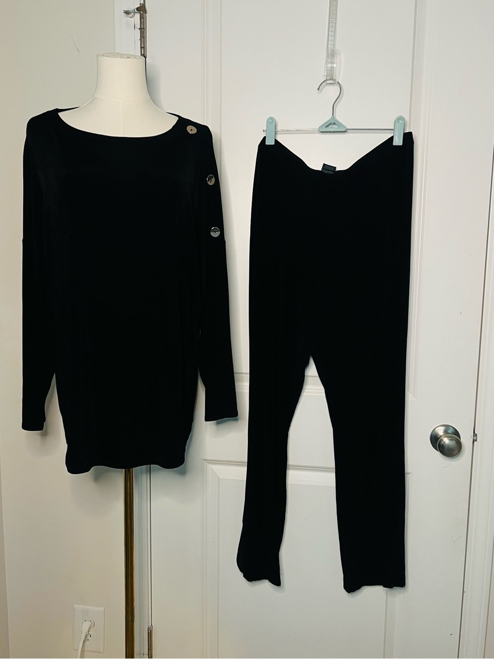 CHICOS TRAVELERS two PIECE Black Slinky Top Sz 2 & Pants Sz 2P Career Casual